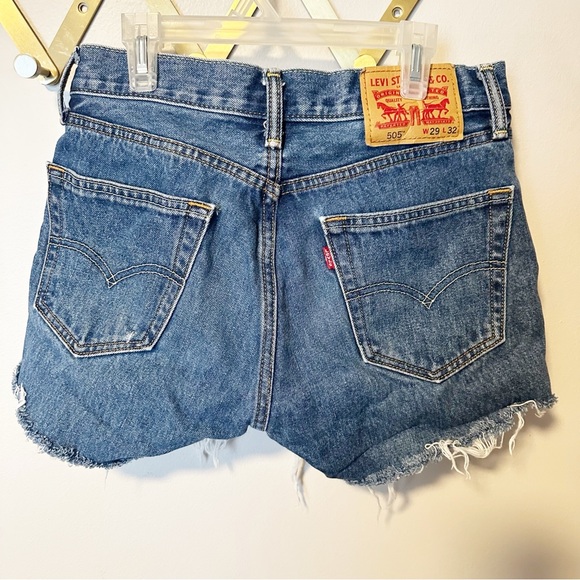 Levi’s cut off demon frayed shorts - Picture 1 of 3